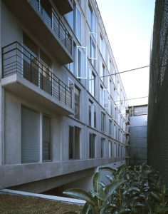 fachada_01-236x300